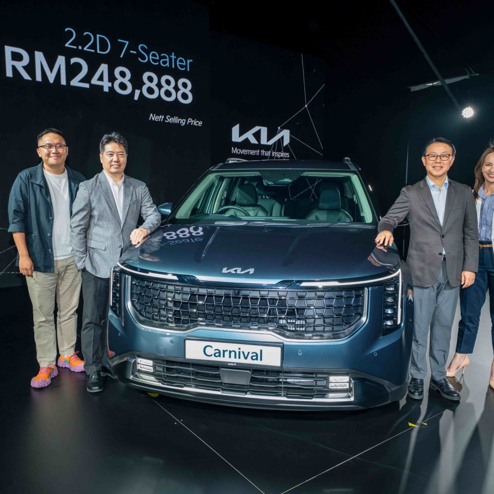 Kia Sales Malaysia Product Manager, Faiz Bahruddin; Kia Sales Malaysia President & CEO, Hyung Ho Kim (Mr Kim); Kia Asia Pacific President & CEO, Kiseok Ahn (Mr Ahn); Kia Sales Malaysia Managing Director, Emily Lek.