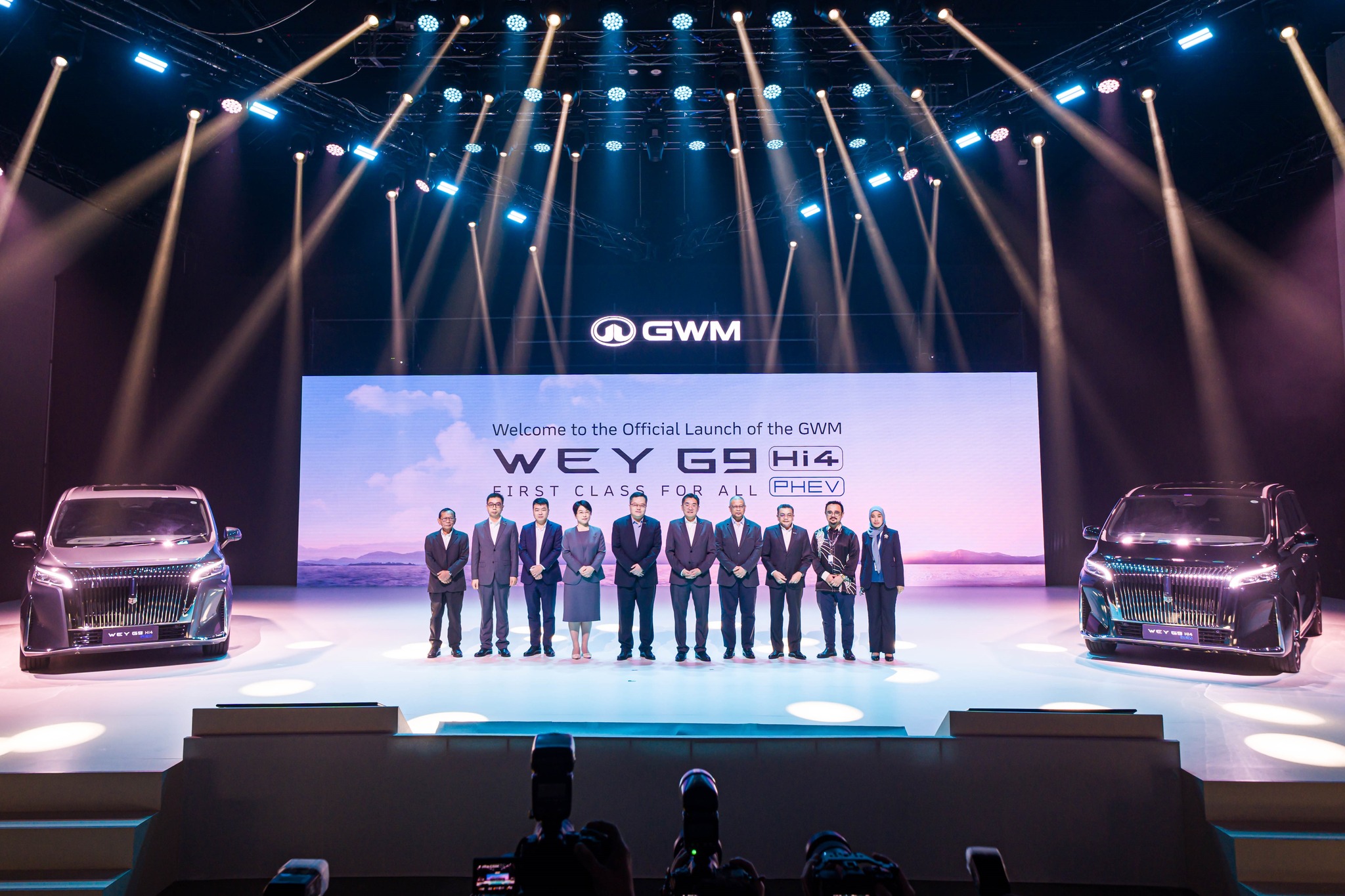 The launch of the GWM WEY G9 Hi4 PHEV was officiated by YB Tuan Sim Tze Tzin, Deputy Minister of the Ministry of Investment, Trade and Industry, in the presence of Mr. Cui Anqi, Managing Director of GWM Malaysia; Dr. Hu Xin, Chief Engineer of Powertrain Systems, GWM; Mr. James Yang, Vice President of GWM International; En. Roslan Abdullah, Chief Operating Officer of GWM Malaysia; and representatives from MARii, the Ministry of Finance, MIDA, and Kastam Diraja Malaysia.