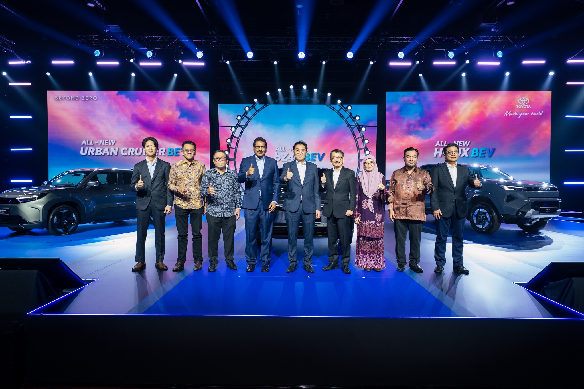 (From Left) Mr. Tsubasa Uede, Executive Director, UMW Toyota Motor, Mr. Azmir Musyabri, Director, Minister of Investment, Trade and Industry (MITI), Ts. Nizmar Mohd Nazar, Deputy CEO, Malaysia Automotive Robotics and loT Institute (MARi), Datuk Ravindran K., President UMW Toyota Motor, YB Tuan Sim Tze Tzin, Deputy Minister of Investment, Trade and Industry (MITI),  Mr. Takashi Obata, Deputy Chairman of UMW Toyota Motor, Zuaida Abdullah, Deputy CEO, Malaysian Investment Development Authority, Ts. Norhizam Ibrahim,  Executive Director, Malaysian Investment Development Authority, Faraed Mohd Sharif, Executive Director, UMW Toyota Motor