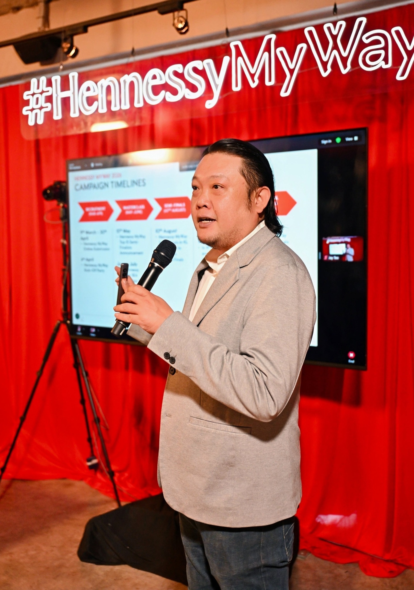 Senior Brand Manager of Hennessy Malaysia, Vietnam, and the Philippines at Moët Hennessy Diageo Malaysia, Edmund Wong, walks the crowd through the competition process and timeline