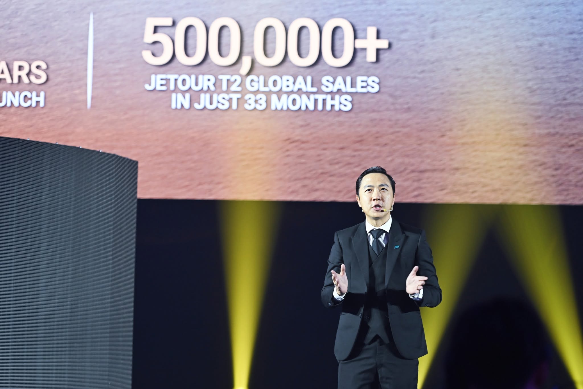 Mr. Nicholas Ng, Vice President of Jetour Auto Malaysia, sharing the company's latest milestones and business updates 