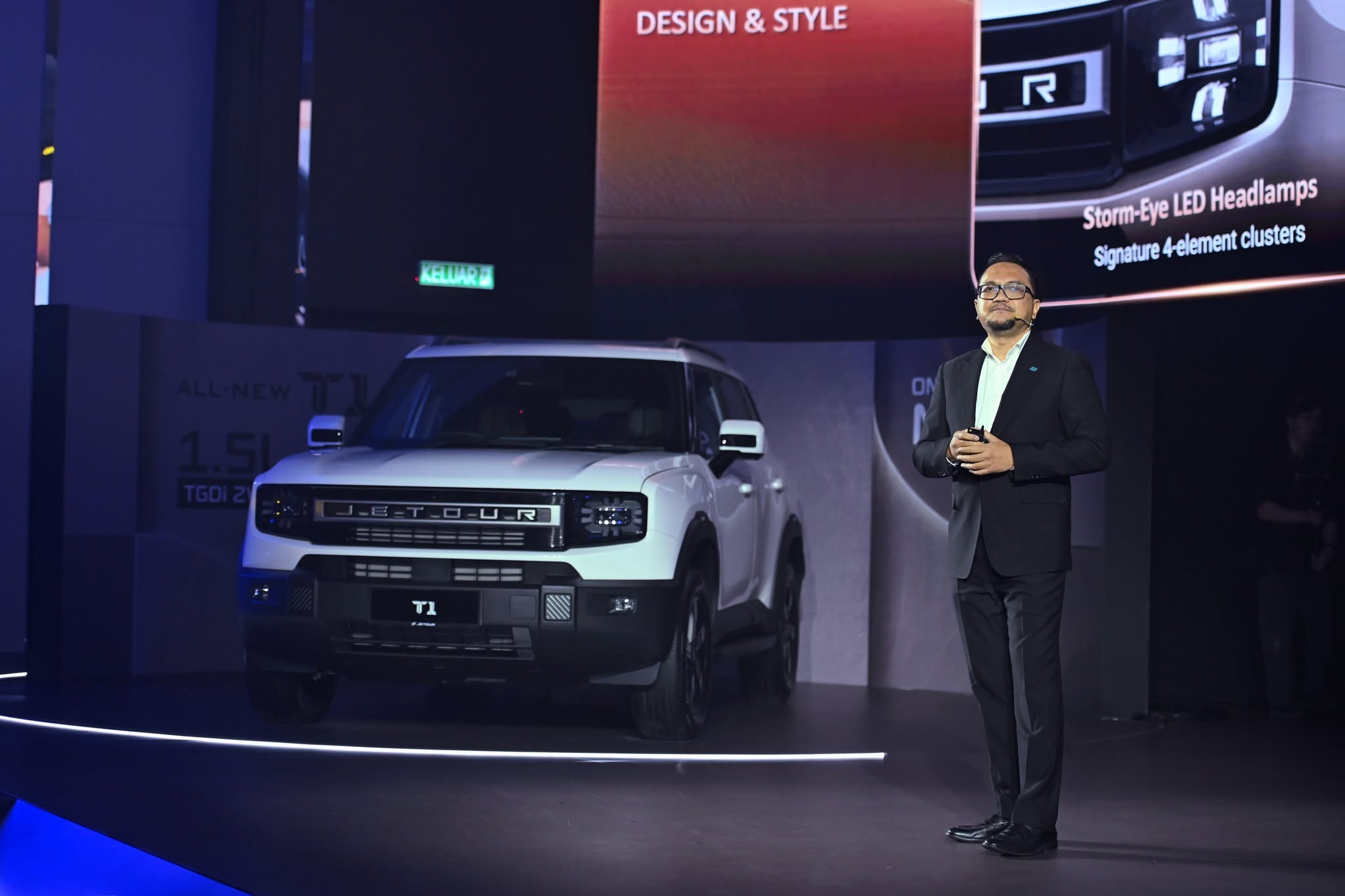 Mr. Azhar, Director of Sales for JETOUR Auto Malaysia presenting the all-new JETOUR T1 at its official launch.
