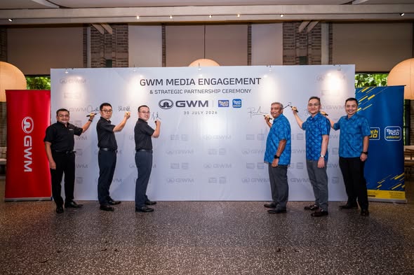 (From left to right) Roslan Abdullah, Chief Operating Officer, GWM Malaysia, Cui Anqi, Managing Director, Corporate Affairs, GWM Malaysia, Stan Li Hao, Managing Director, Commercial Operations, GWM Malaysia, Praba Sangarajoo, Chief Executive Officer, Touch 'n Go Sdn. Bhd., Jason Siew, Chief Commercial Officer, Touch 'n Go Sdn. Bhd. and Jarrod Wong, Sales Director, Touch 'n Go Sdn. Bhd.
