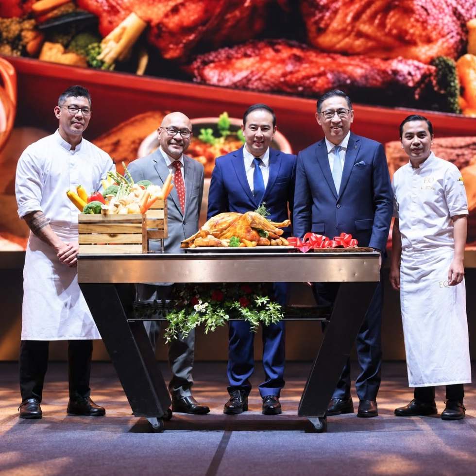 2. From left_ Steve Ariffin, Chef de Cuisine; En. Silahuddin bin Jamaluddin, Executive Director, Melewar Industrial Group; Dato’ William Sat, Founder of Sannis Frozen Product; Justin Lee, General Manager; and Norazizi