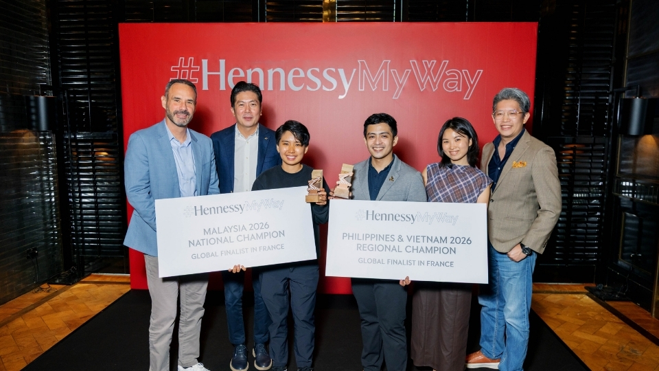 [From L to R] Fabien Levieux, Global Brand Ambassador of Hennessy; Jason Cheah, General Manager of Moët Hennessy Diageo Malaysia