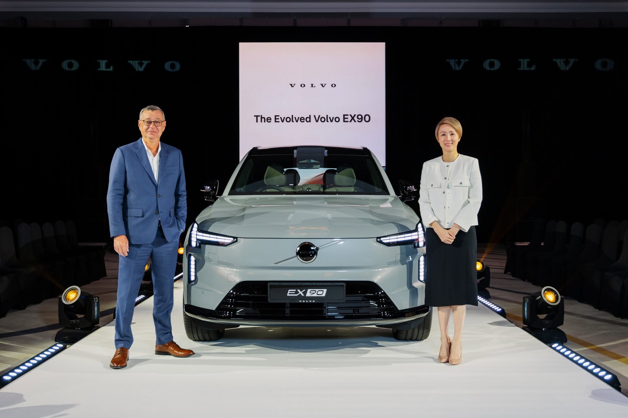 Chris Wailes, Managing Director of Volvo Car Malaysia and Volvo Car Thailand, and Patricia Yaw, Sales & Marketing Director of Volvo Car Malaysia, at the unveiling of the evolved Volvo EX90.