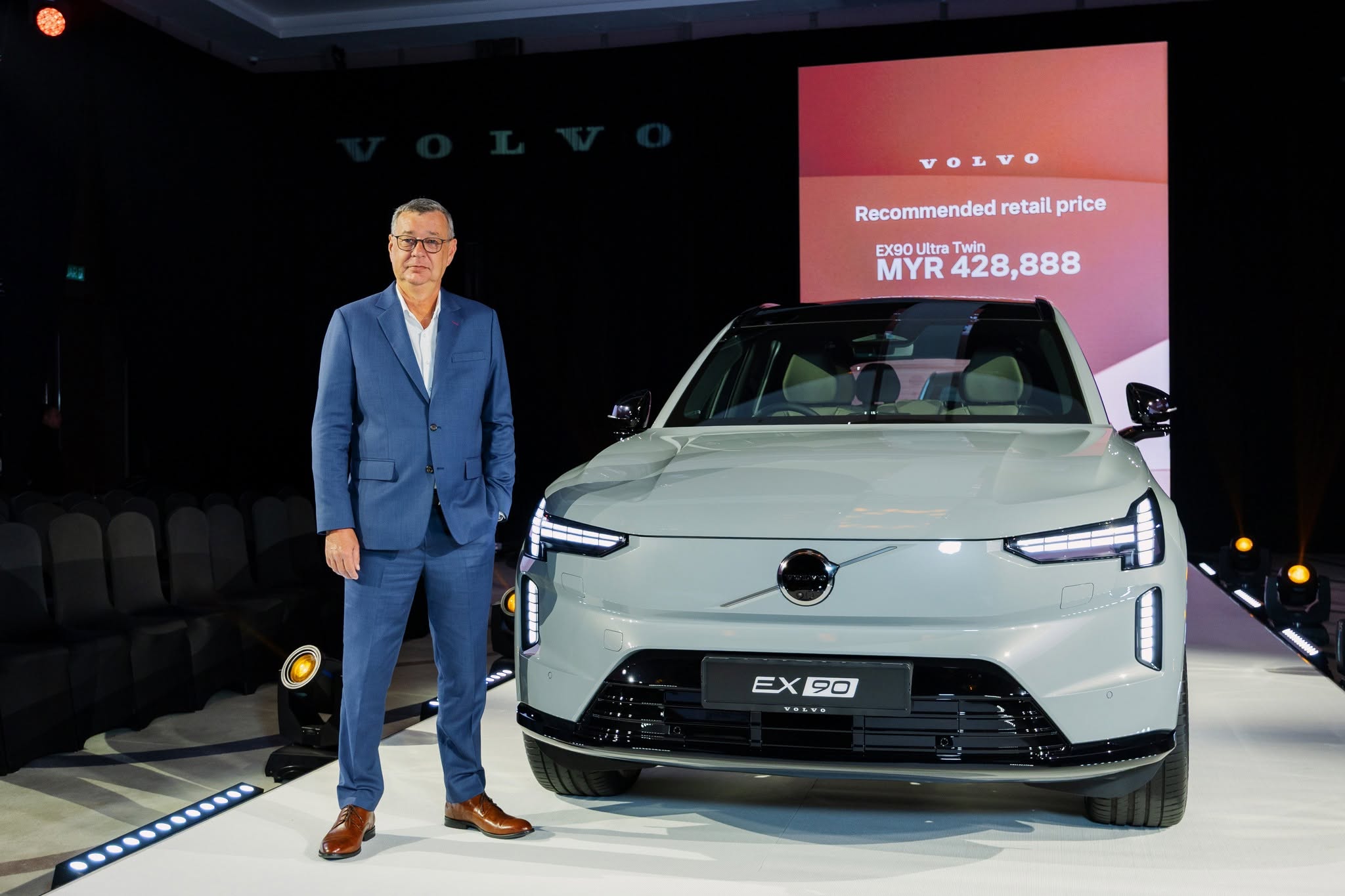 Chris Wailes, Managing Director of Volvo Car Malaysia and Volvo Car Thailand, alongside the evolved Volvo EX90 following its unveiling in Malaysia.