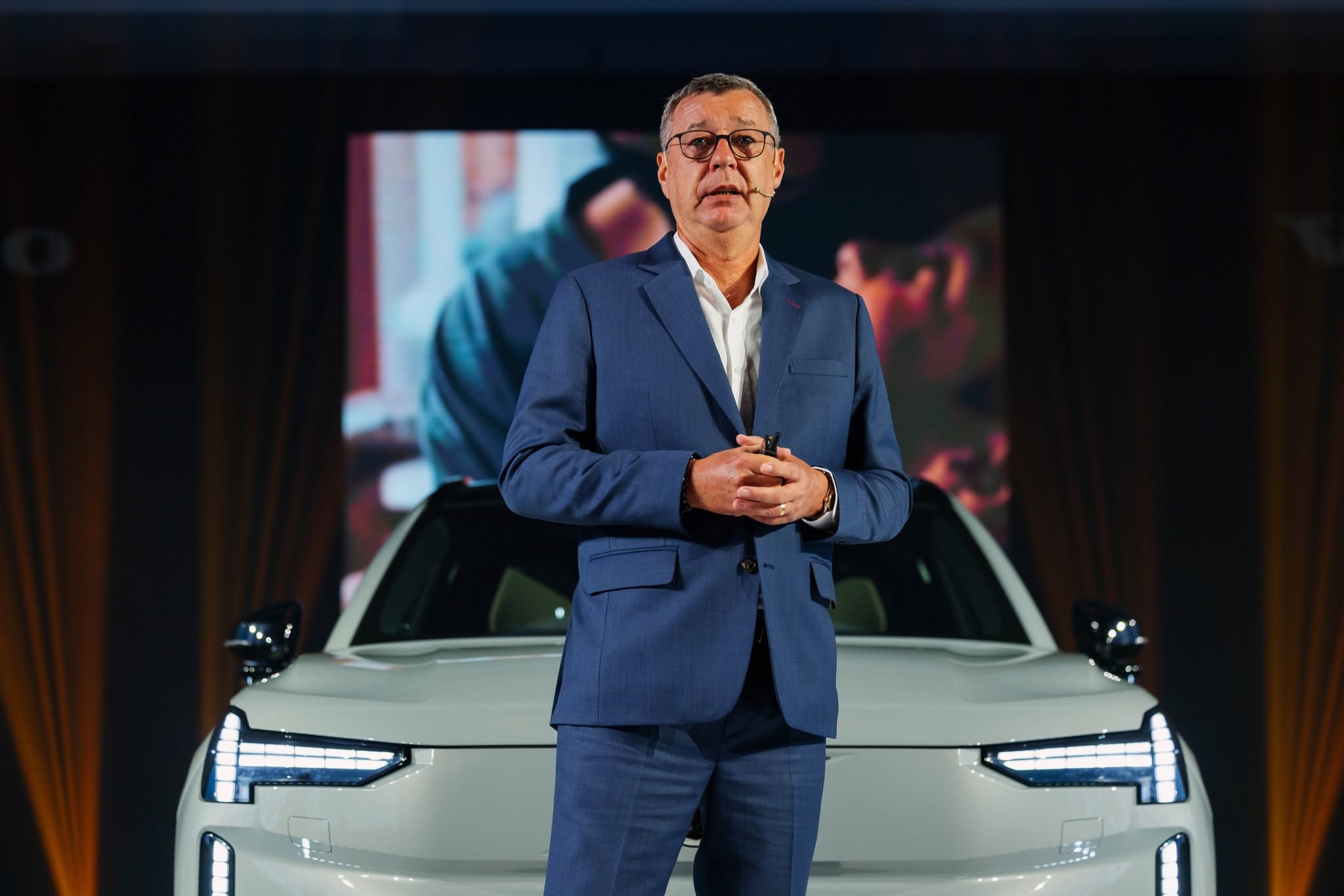 Chris Wailes, Managing Director of Volvo Car Malaysia and Volvo Car Thailand, presenting the evolved Volvo EX90