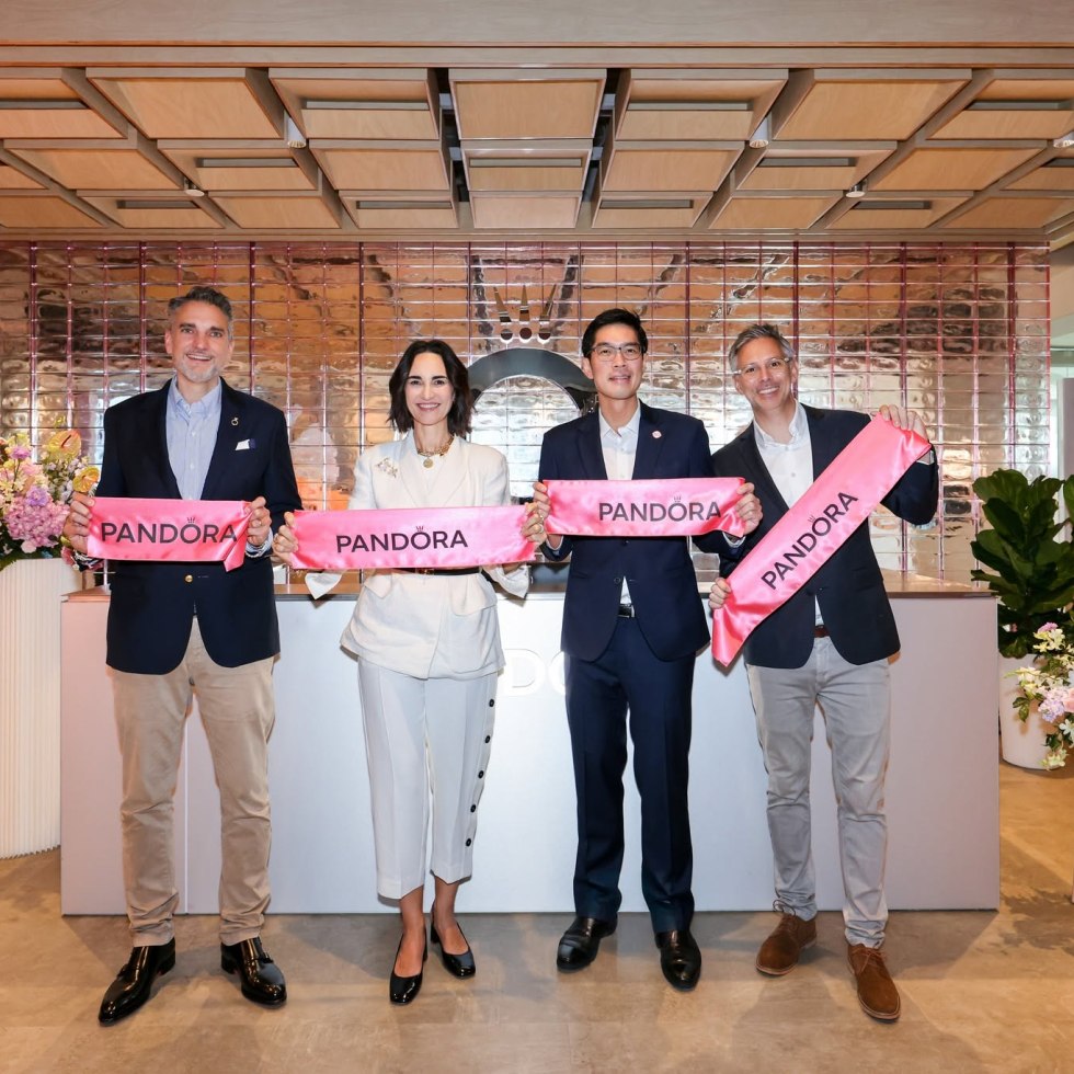 Left to right: Byron Clayton, Chief People & Planet Officer, Pandora; Berta de Pablos-Barbier, President & CEO, Pandora; Jermaine Loy, Managing Director, EDB; and Thomas Knudsen, General Manager, Pandora Asia.